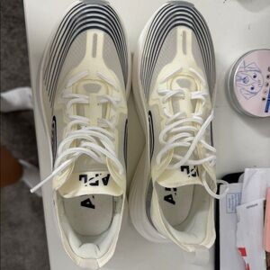 Brand new apl streamline sneakers size 7